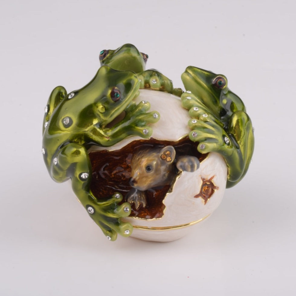 Keren Kopal Frogs on white Egg including hidden mouse