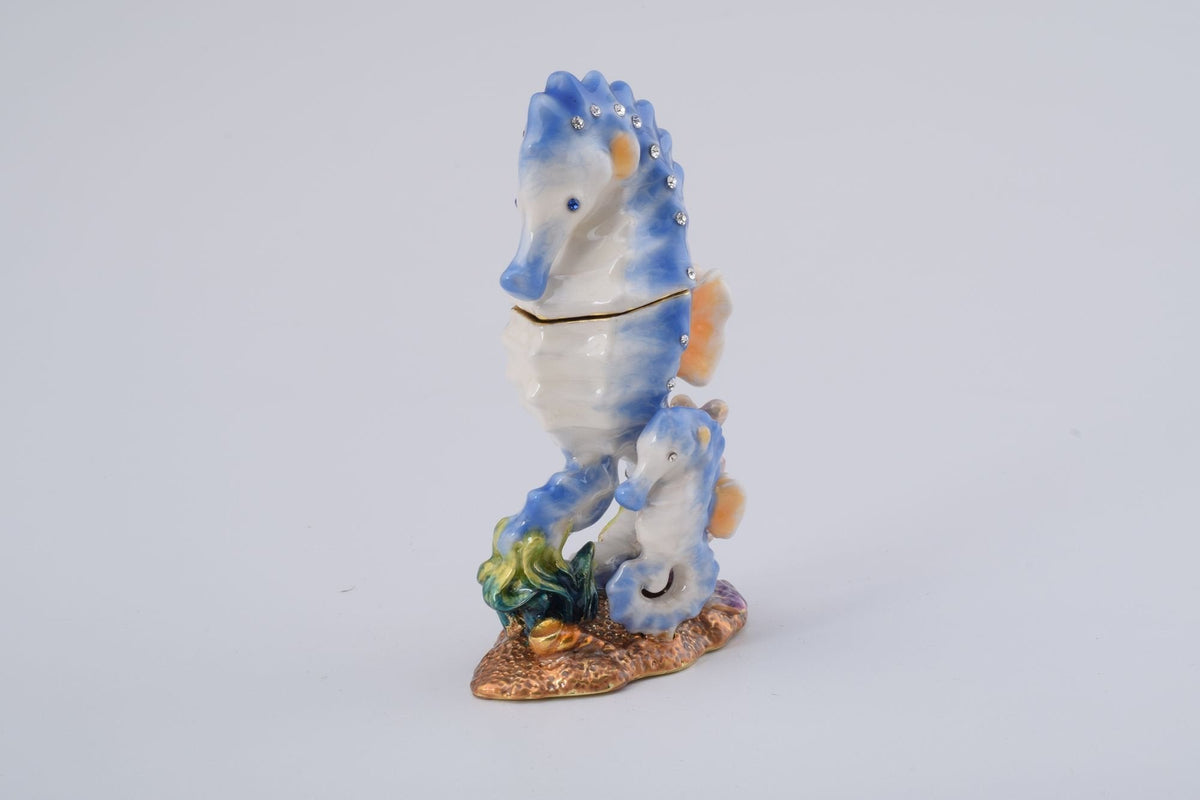Keren Kopal Seahorse with a Baby Seahorse