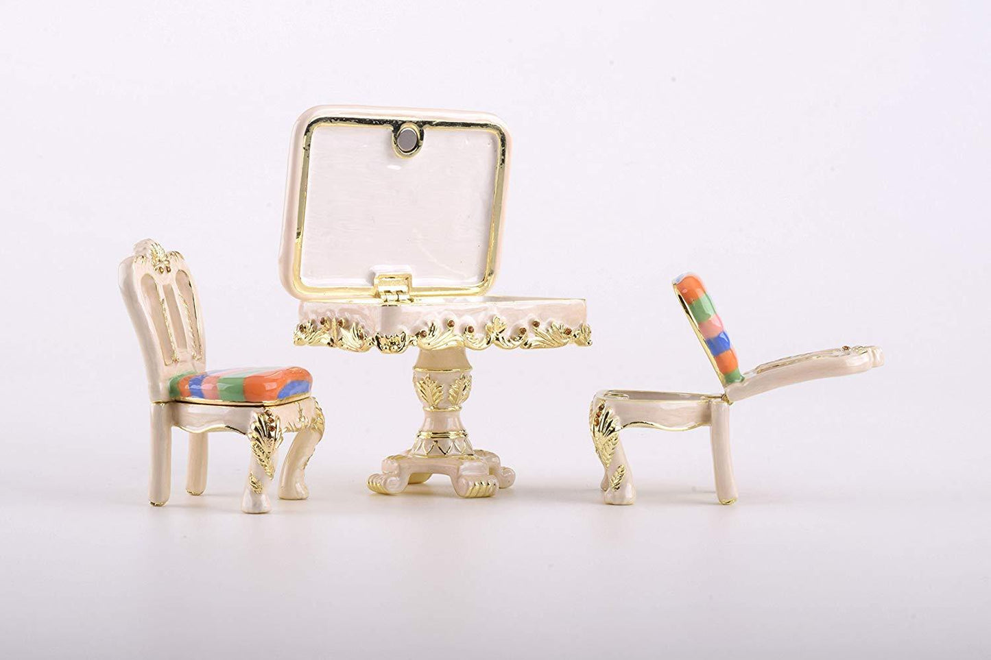 Keren Kopal Table & Chairs