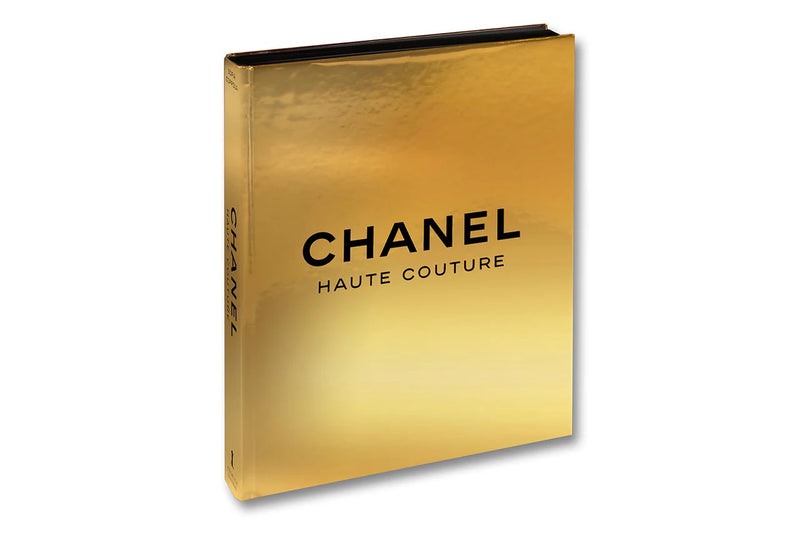 ספר Chanel Haute Couture עומד - כריכה קדמית.