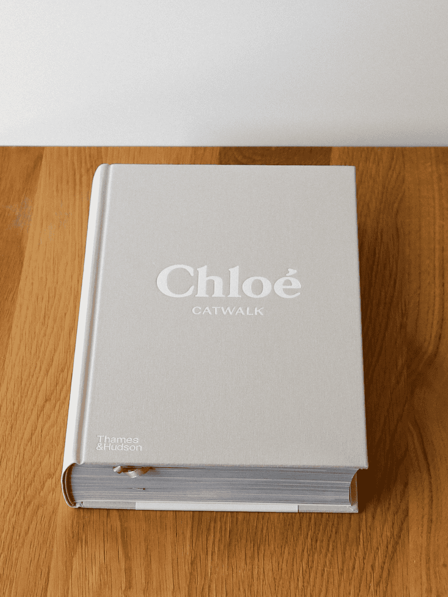 ספר Chloé Catwalk עומד - כריכה קדמית.