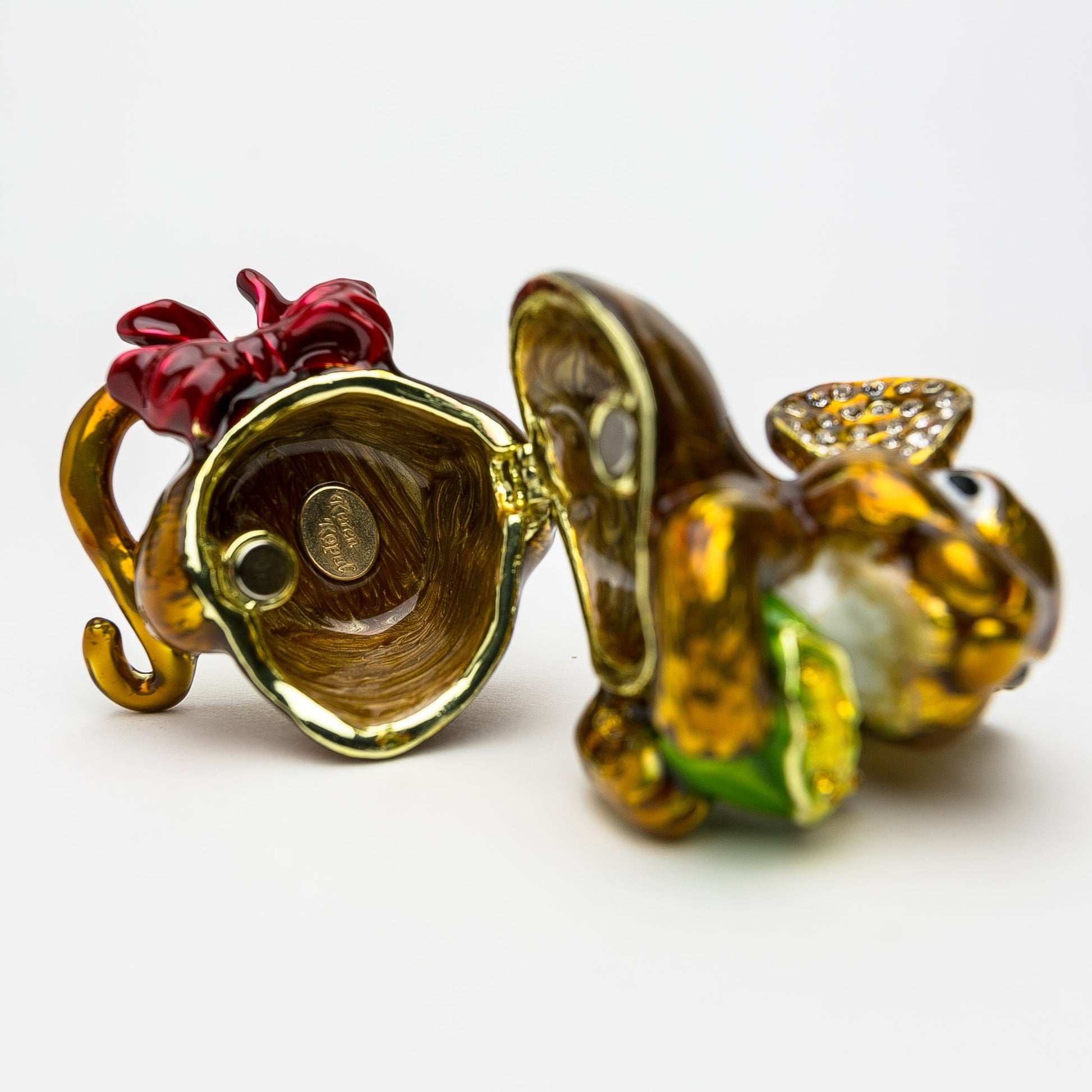 Keren Kopal Mouse Holding Flowers