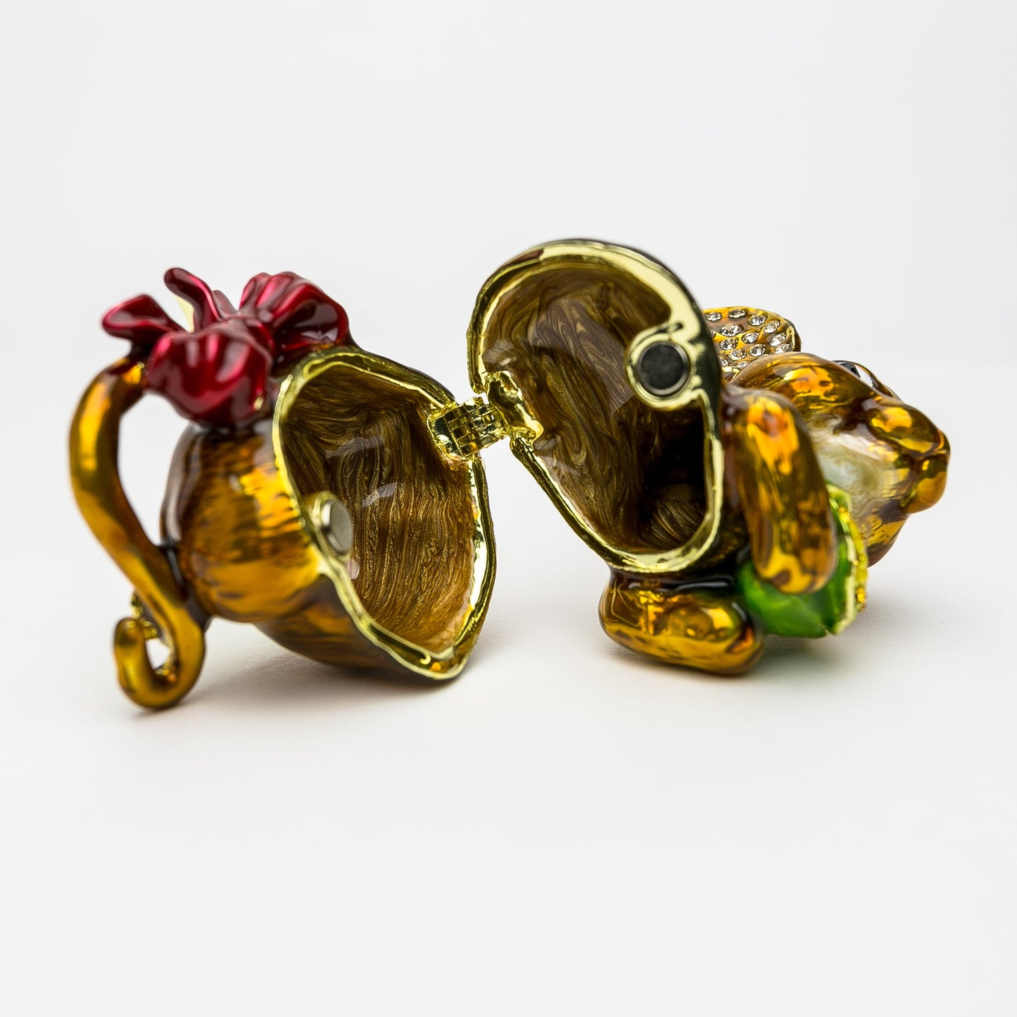 Keren Kopal Mouse Holding Flowers