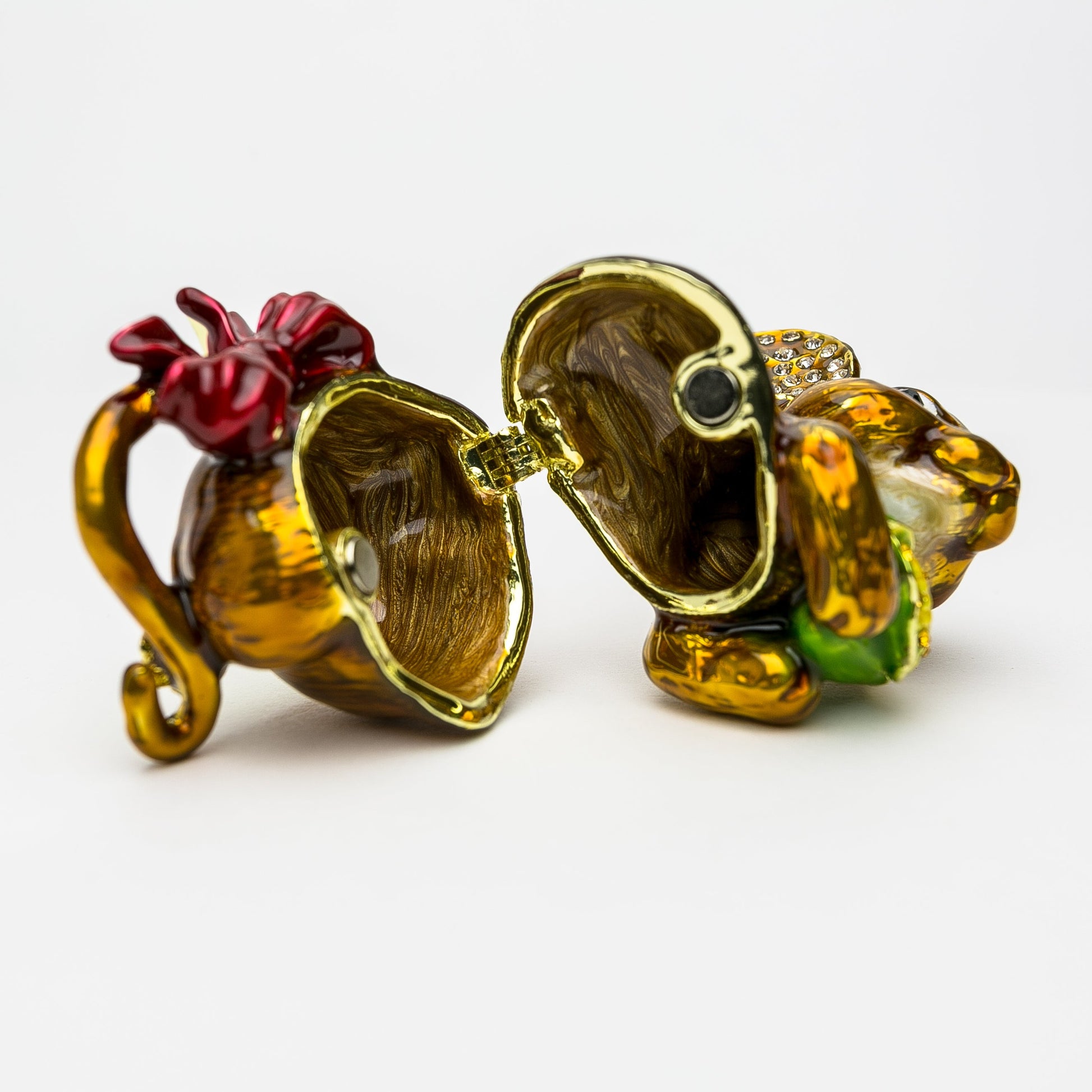 Keren Kopal Mouse Holding Flowers