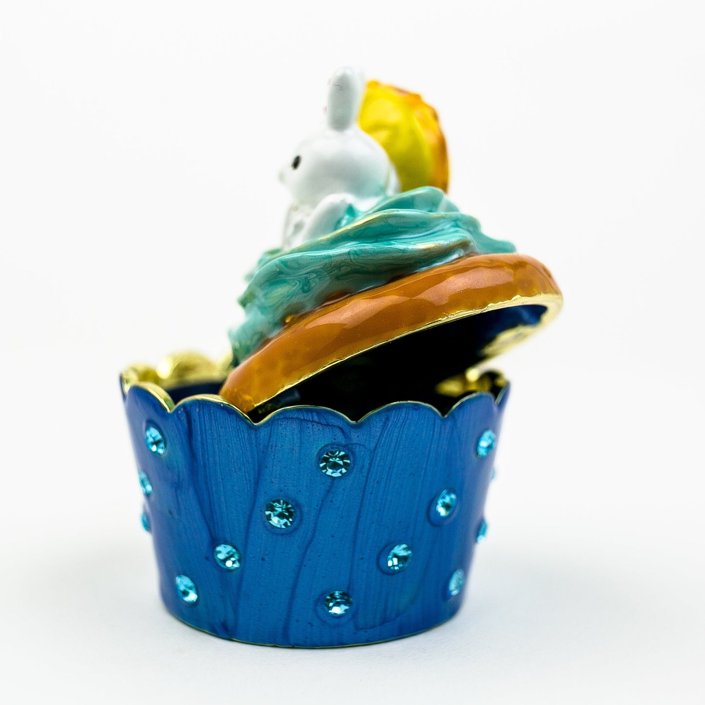 Keren Kopal Rabbit on Cupcake
